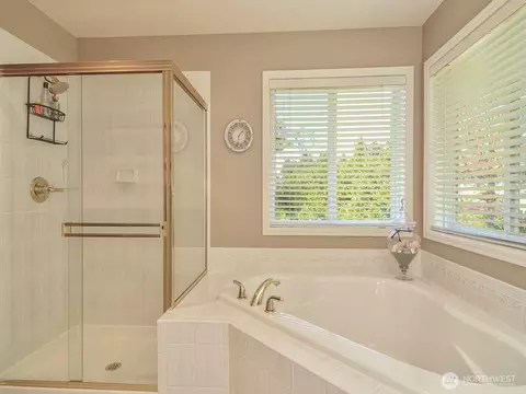 Bath - 1919 243rd Pl SE, Bothell, WA 98021 photo 3 of 5