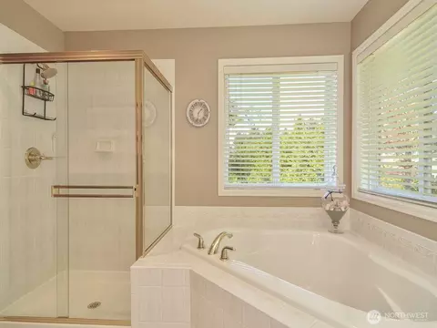 Bath - 1919 243rd Pl SE, Bothell, WA 98021 photo 3 of 5