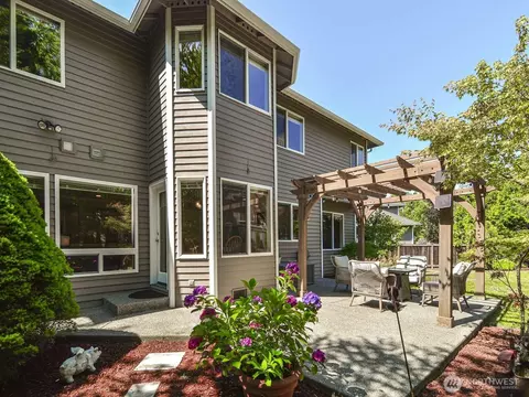 Exterior - 1919 243rd Pl SE, Bothell, WA 98021 photo 3 of 5