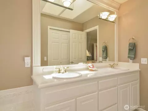 Bath - 1919 243rd Pl SE, Bothell, WA 98021 photo 4 of 5