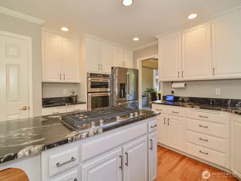 Kitchen - 1919 243rd Pl SE, Bothell, WA 98021 photo 4 of 4