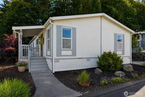 863 NE Saturn Ln #174, Bremerton, WA 98311