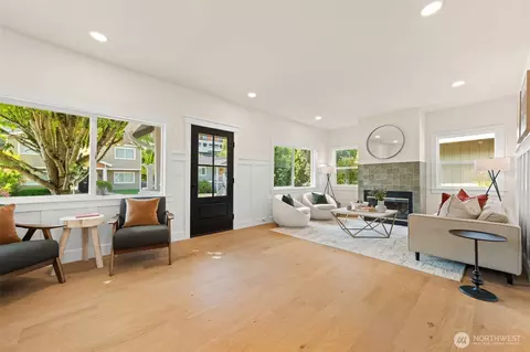 Living - 520 30th Ave E, Seattle, WA 98112 photo 1 of 4