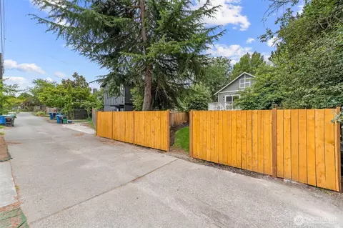 Exterior - 520 30th Ave E, Seattle, WA 98112 photo 6 of 7