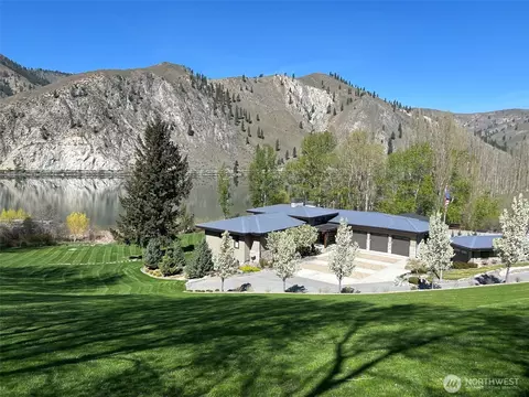 11 Alcazar Ln, Orondo, WA 98843