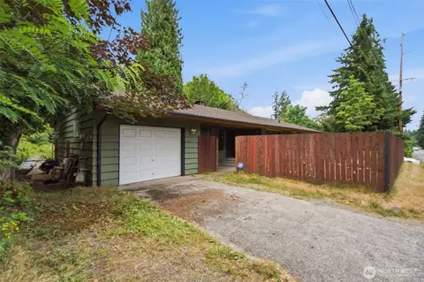 2469 Northlake Way NW, Bremerton, WA 98312