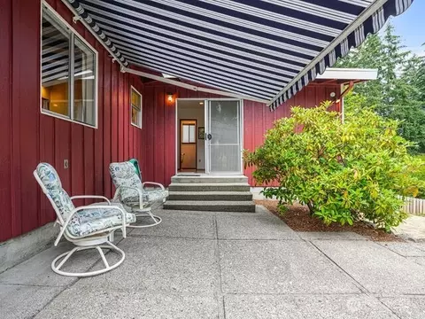 Exterior - 16632 15th Ave SW, Seattle, WA 98166 photo 3 of 7