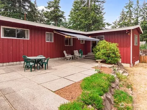 Exterior - 16632 15th Ave SW, Seattle, WA 98166 photo 5 of 7