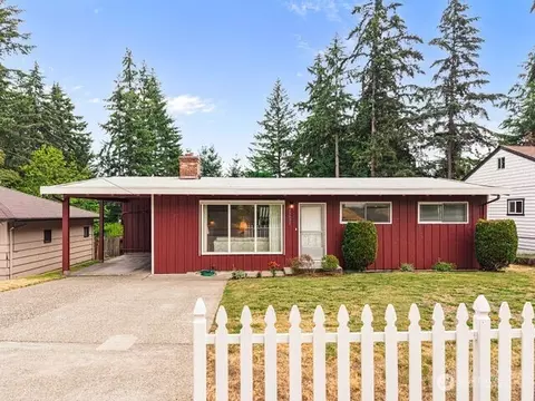 Exterior - 16632 15th Ave SW, Seattle, WA 98166 photo 2 of 7