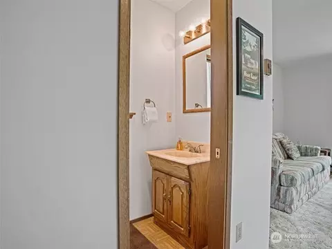 Bath - 16632 15th Ave SW, Seattle, WA 98166 photo 3 of 3
