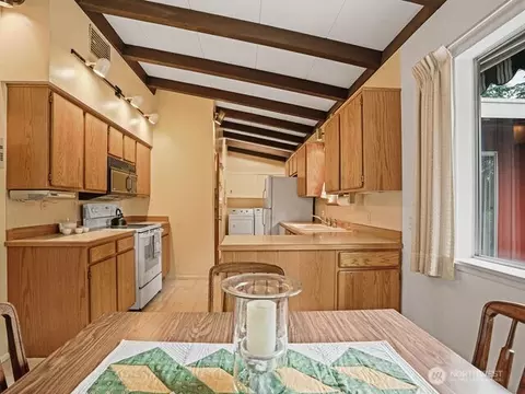 Kitchen - 16632 15th Ave SW, Seattle, WA 98166 photo 2 of 3