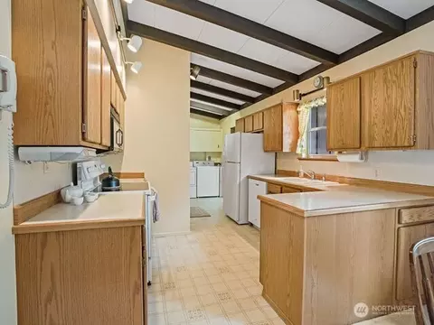 Kitchen - 16632 15th Ave SW, Seattle, WA 98166 photo 3 of 3