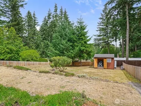 Exterior - 16632 15th Ave SW, Seattle, WA 98166 photo 6 of 7