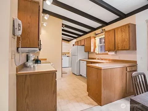 Kitchen - 16632 15th Ave SW, Seattle, WA 98166 photo 1 of 3