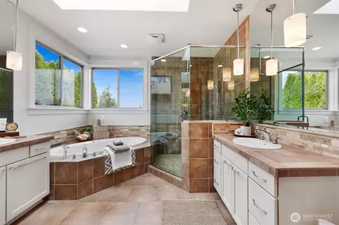 Bath - 22211 1st Dr SE, Bothell, WA 98021 photo 2 of 3