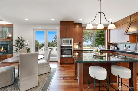 Kitchen - 22211 1st Dr SE, Bothell, WA 98021 photo 2 of 4