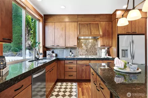 Kitchen - 22211 1st Dr SE, Bothell, WA 98021 photo 1 of 4