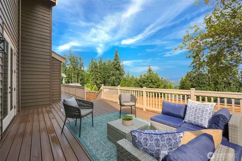 Exterior - 22211 1st Dr SE, Bothell, WA 98021 photo 5 of 7