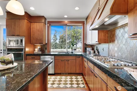 Kitchen - 22211 1st Dr SE, Bothell, WA 98021 photo 3 of 4