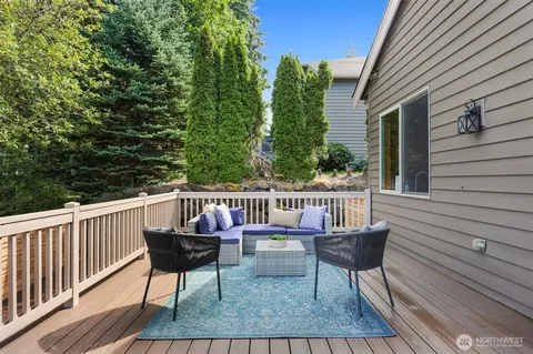 Exterior - 22211 1st Dr SE, Bothell, WA 98021 photo 6 of 7