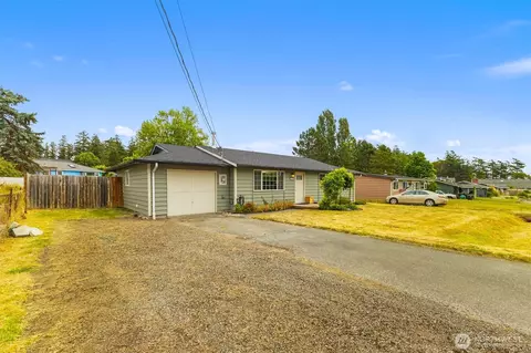 822 Walker Ave, Oak Harbor, WA 98277