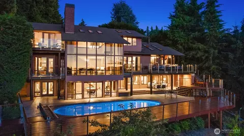 7445 SE 71st St, Mercer Island, WA 98040