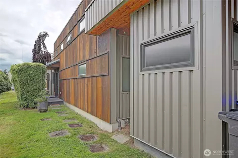Exterior - 2024 Wetmore Ave, Everett, WA 98201 photo 5 of 6