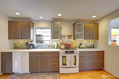 Kitchen - 2024 Wetmore Ave, Everett, WA 98201 photo 1 of 3