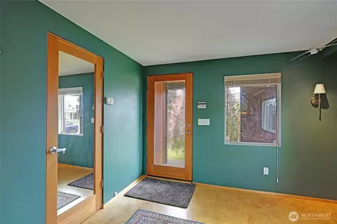 Entry Way - 2024 Wetmore Ave, Everett, WA 98201 photo 3 of 3
