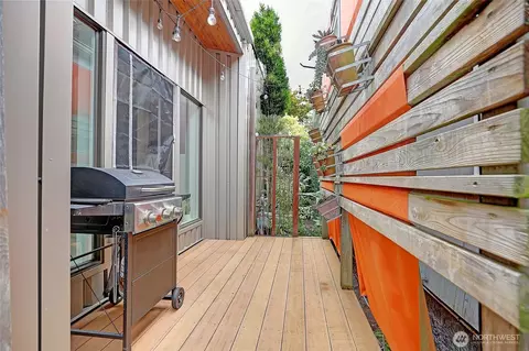 Exterior - 2024 Wetmore Ave, Everett, WA 98201 photo 4 of 6