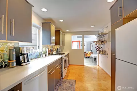 Kitchen - 2024 Wetmore Ave, Everett, WA 98201 photo 3 of 3