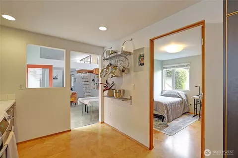 Entry Way - 2024 Wetmore Ave, Everett, WA 98201 photo 2 of 3