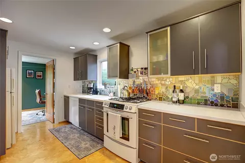Kitchen - 2024 Wetmore Ave, Everett, WA 98201 photo 2 of 3