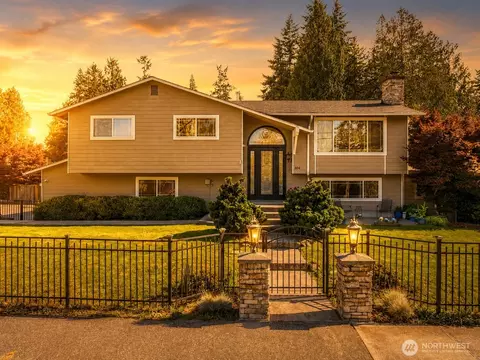 804 15th St SW, Edmonds, WA 98020