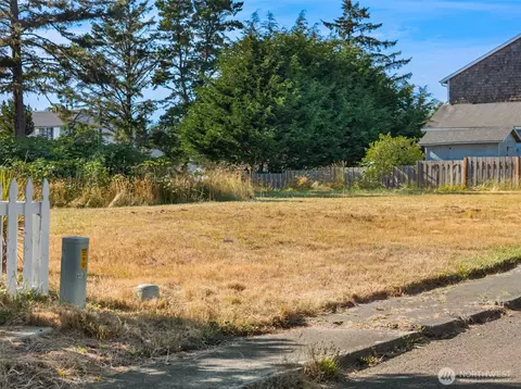 2701 Sea Crest Ave N, Long Beach, WA 98631