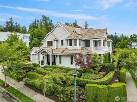 3489 NE Harrison St, Issaquah, WA 98029
