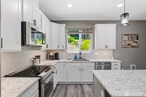Kitchen - 811 Wadsworth Loop, Ronald, WA 98940 photo 3 of 3
