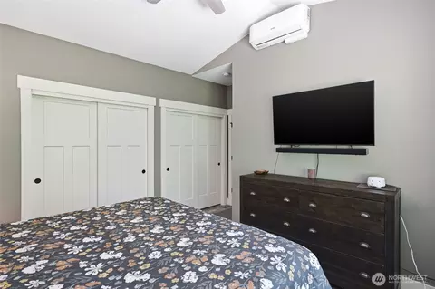 Bedroom - 811 Wadsworth Loop, Ronald, WA 98940 photo 2 of 4