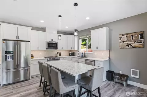 Kitchen - 811 Wadsworth Loop, Ronald, WA 98940 photo 2 of 3