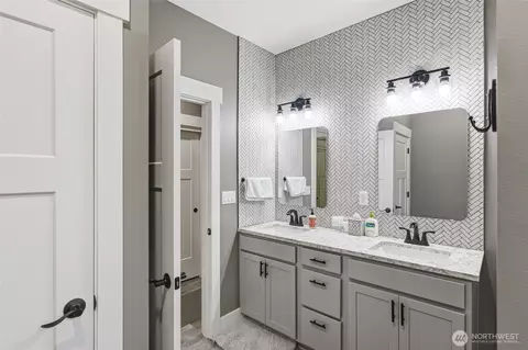 Bath - 811 Wadsworth Loop, Ronald, WA 98940 photo 2 of 4