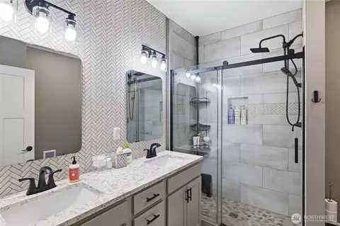 Bath - 811 Wadsworth Loop, Ronald, WA 98940 photo 1 of 4
