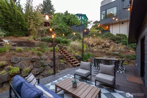Exterior - 425 26th Ave E, Seattle, WA 98112 photo 8 of 8