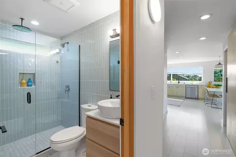 Bath - 425 26th Ave E, Seattle, WA 98112 photo 1 of 2