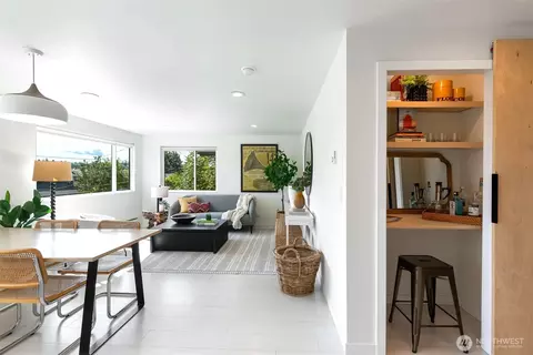 Dining - 425 26th Ave E, Seattle, WA 98112 photo 1 of 2