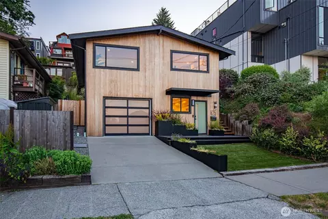 Exterior - 425 26th Ave E, Seattle, WA 98112 photo 6 of 8