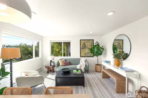 Living - 425 26th Ave E, Seattle, WA 98112 photo 2 of 4