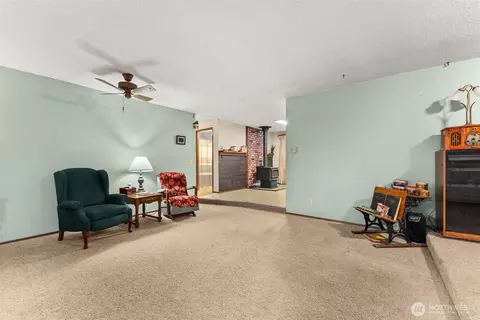 Living - 341 Frogner Rd, Chehalis, WA 98532 photo 2 of 4