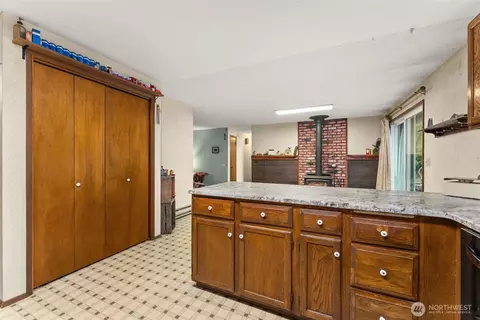 Kitchen - 341 Frogner Rd, Chehalis, WA 98532 photo 2 of 3