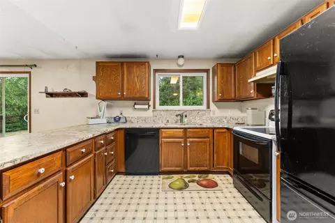 Kitchen - 341 Frogner Rd, Chehalis, WA 98532 photo 1 of 3