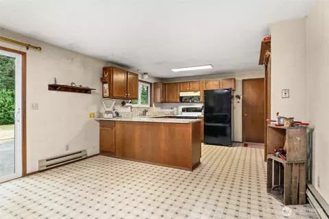 Kitchen - 341 Frogner Rd, Chehalis, WA 98532 photo 3 of 3